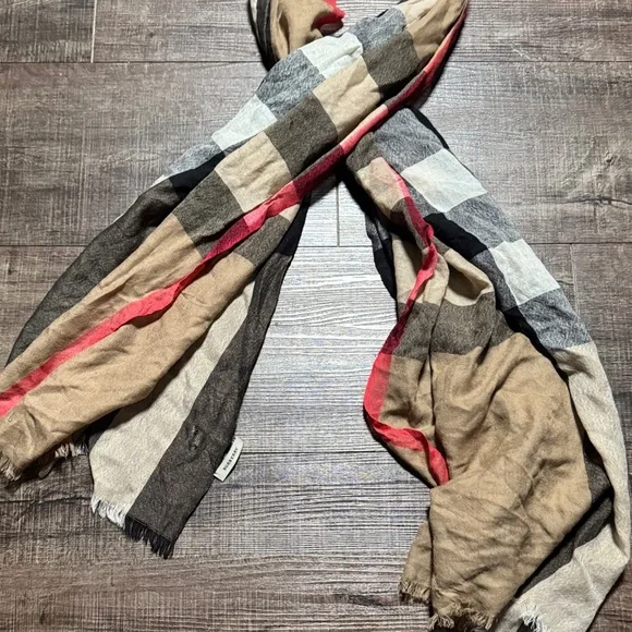 Burberry Check Cashmere silk scarf - Picture 4 of 10